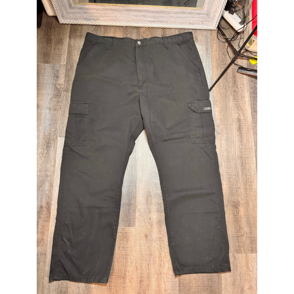 Men's Wrangler Black Cargo Pants Waist 42